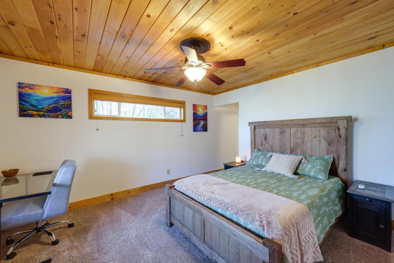 Pet-Friendly Spruce Pine Cabin With Private Fire Pit Zewnętrze zdjęcie