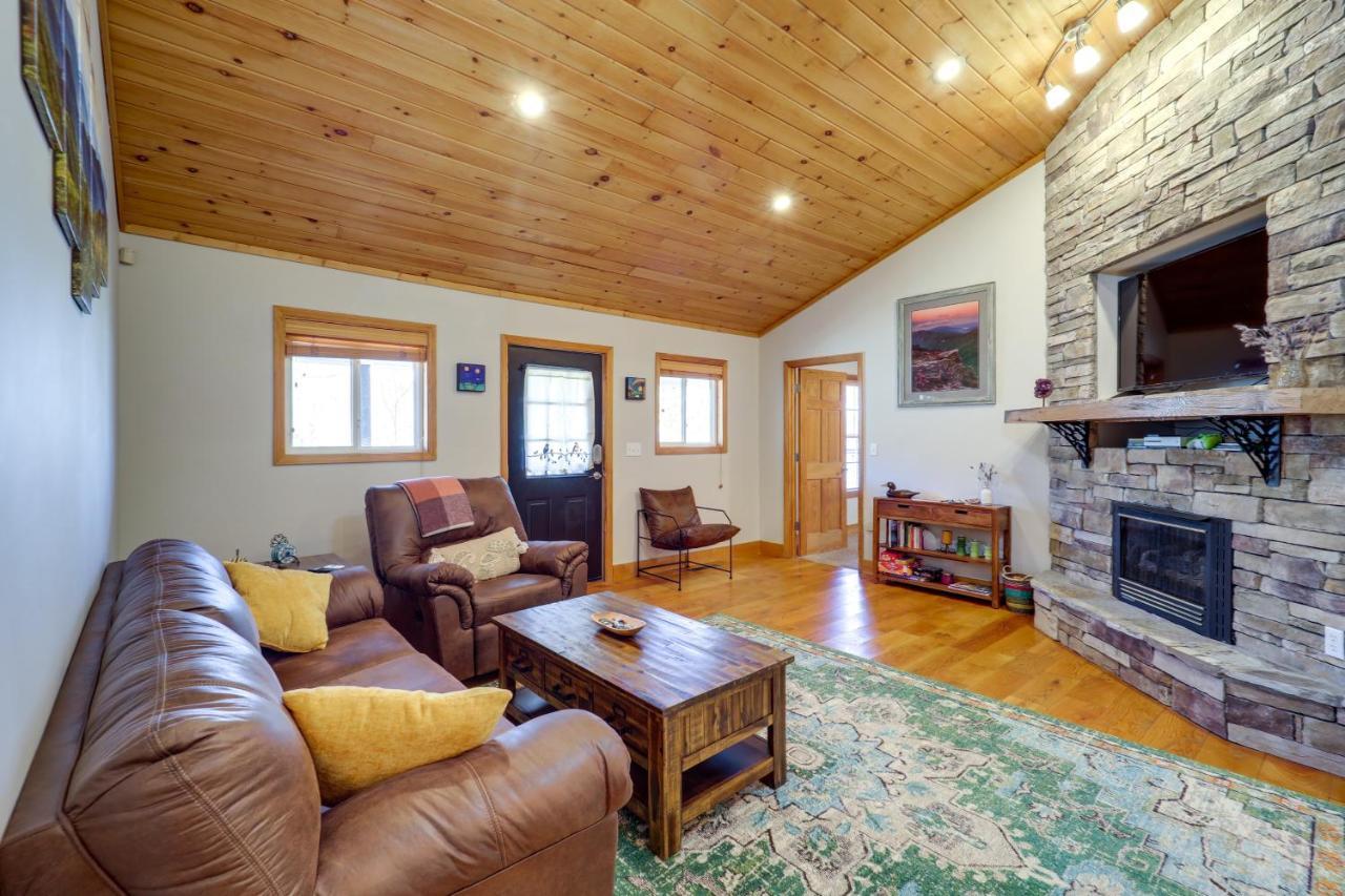 Pet-Friendly Spruce Pine Cabin With Private Fire Pit Zewnętrze zdjęcie