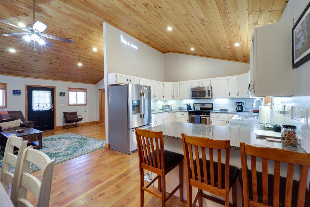 Pet-Friendly Spruce Pine Cabin With Private Fire Pit Zewnętrze zdjęcie
